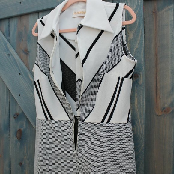 Black and White Sleeveless Dress - Picture 5 of 6